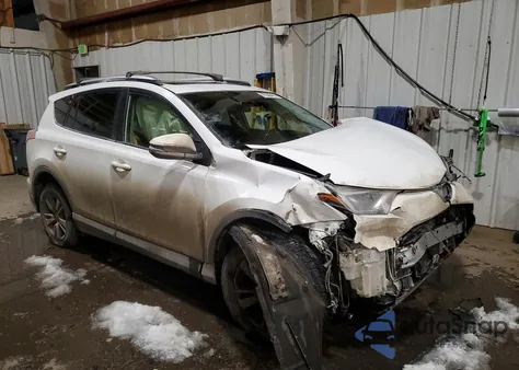 2017 Toyota Rav4 Xle z USA, uszkodzony, nr VIN JTMRFREV8HJ700661